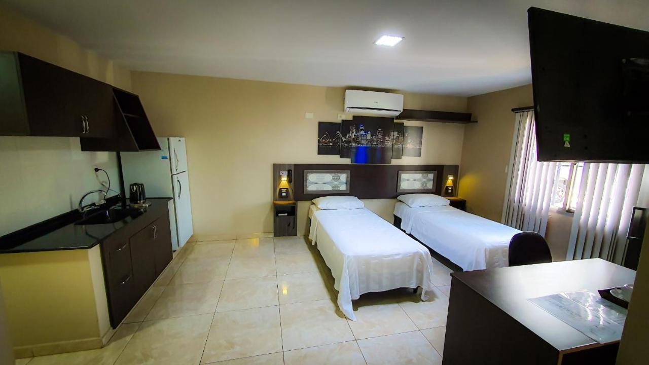 Austral Hotel Dos de Mayo Eksteriør billede