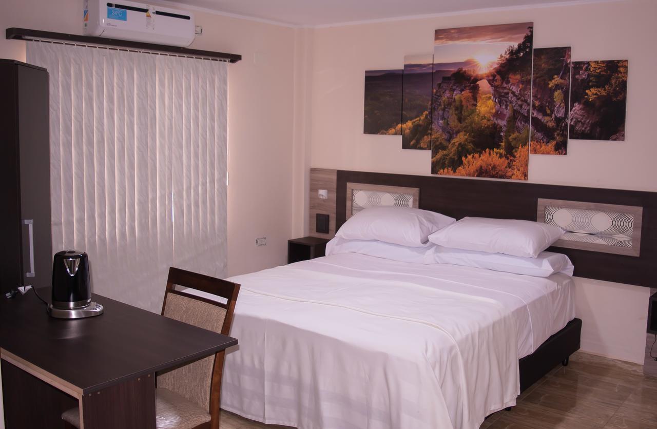 Austral Hotel Dos de Mayo Eksteriør billede